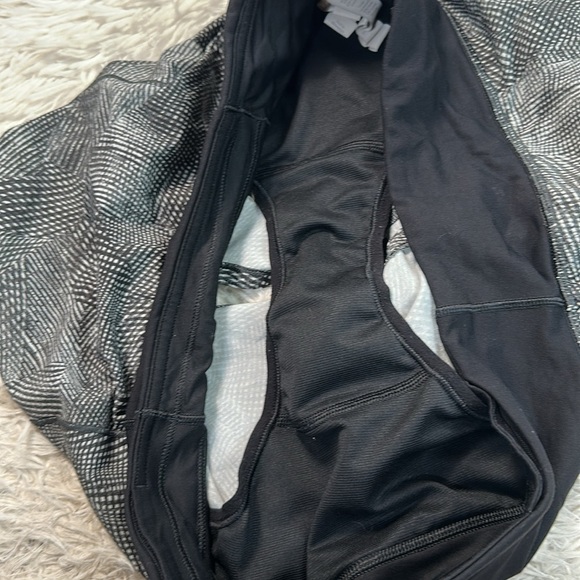 Lululemon Speed Up Short *2.5" Velocity Mesh Island Mist Black / Black - Picture 3 of 6